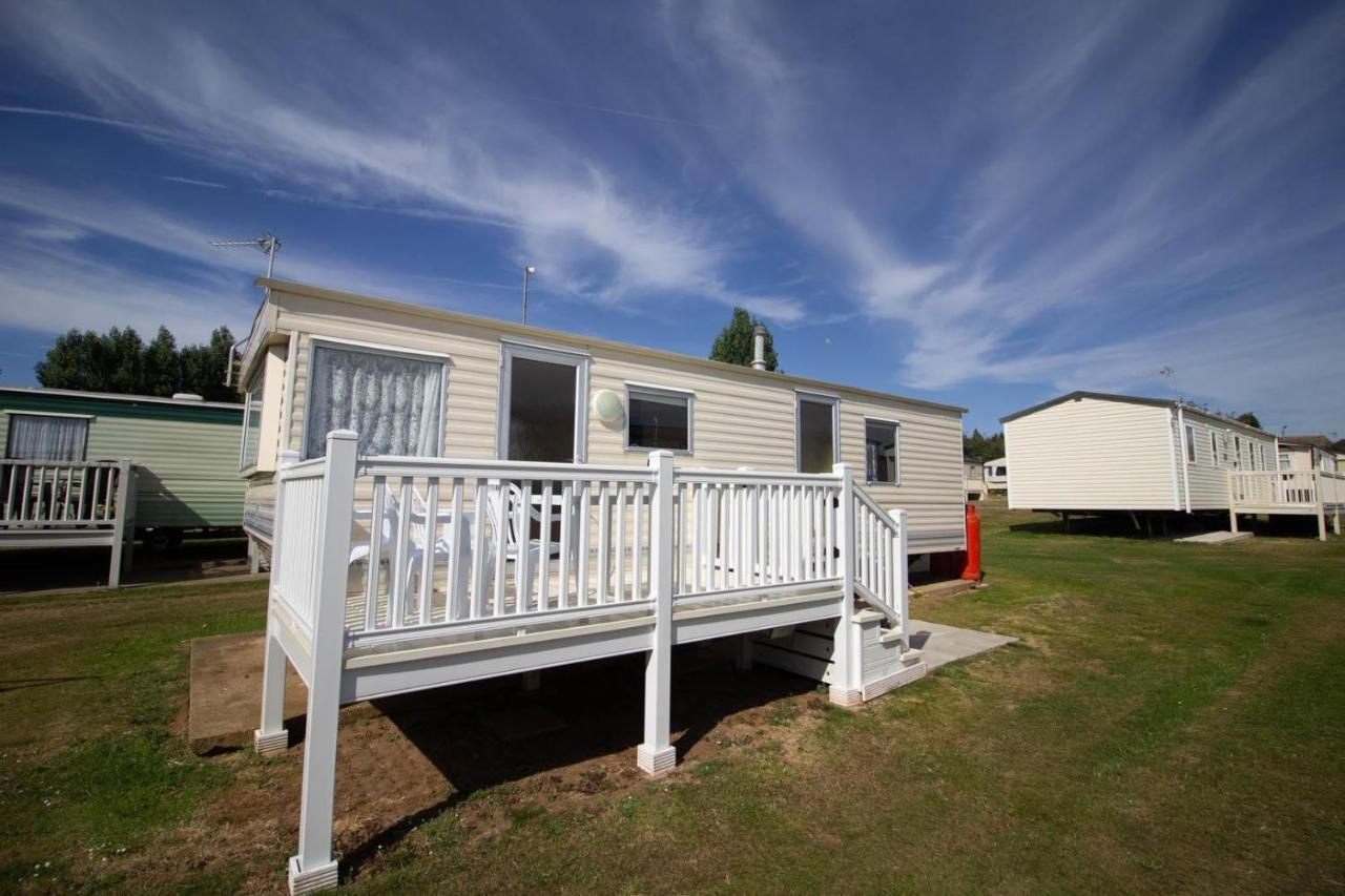 6 Berth Caravan For Hire At Manor Park Holiday Park In Norfolk Ref 23025T Hunstanton Eksteriør bilde