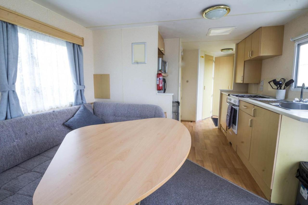 6 Berth Caravan For Hire At Manor Park Holiday Park In Norfolk Ref 23025T Hunstanton Eksteriør bilde