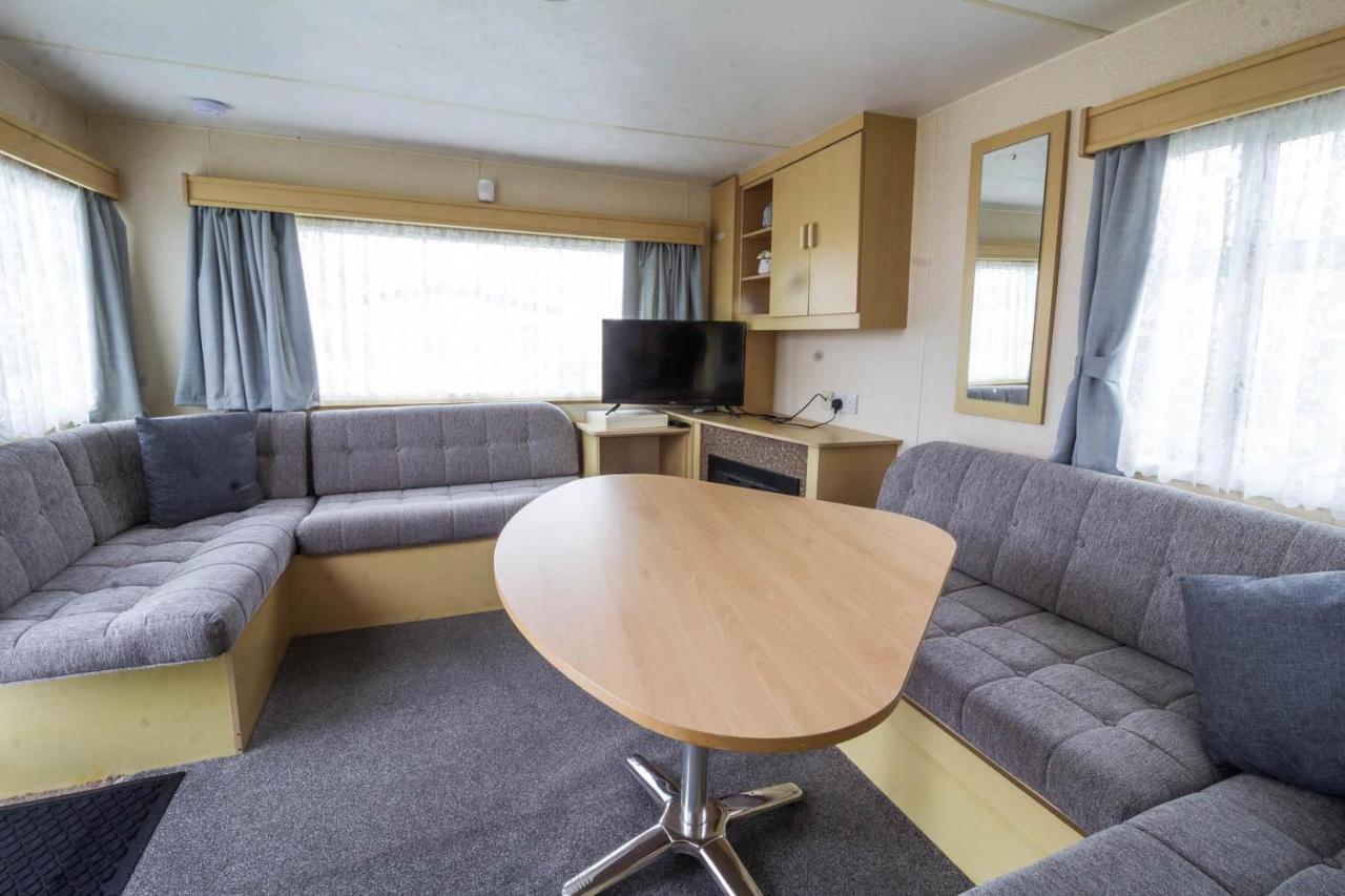6 Berth Caravan For Hire At Manor Park Holiday Park In Norfolk Ref 23025T Hunstanton Eksteriør bilde
